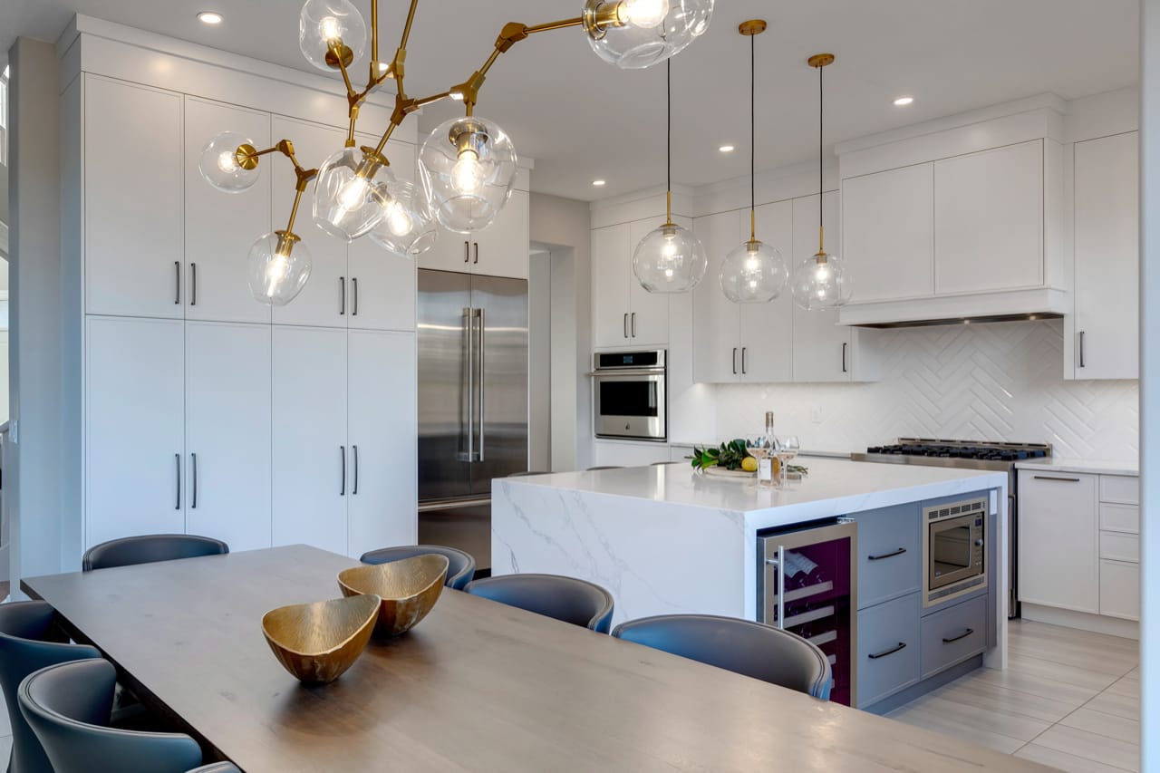 A thin rail door style brings a simple elegance to this transitional kitchen.